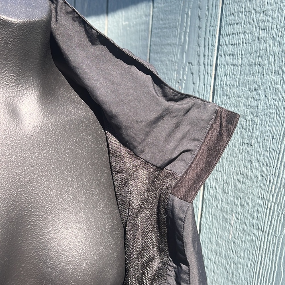 North Face lightweight, hide away hood fully lined woman’s jacket size Large - Picture 8 of 14